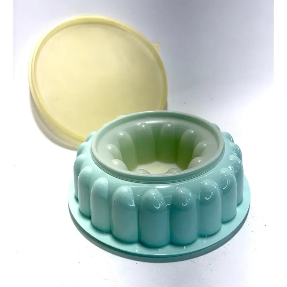 Vintage Tupperware Jello Mold Bundt Cake Pan w Lid Aqua Teal Green